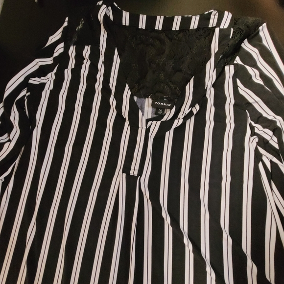 Torrid Studio Knit Lake Yoke Harper black white lace top 00 - Picture 4 of 9